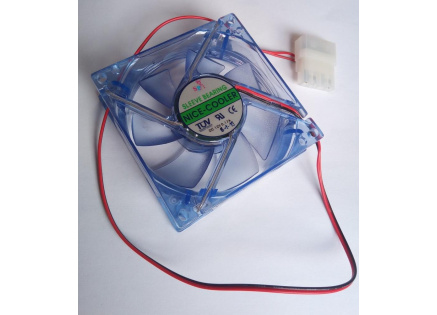 EUROCASE ventilátor 80mm, 12V/0,17A, prosvětlený modrý (molex) EUROCASE ventilátor 80mm, 12V/0,17A, prosvětlený modrý (molex)