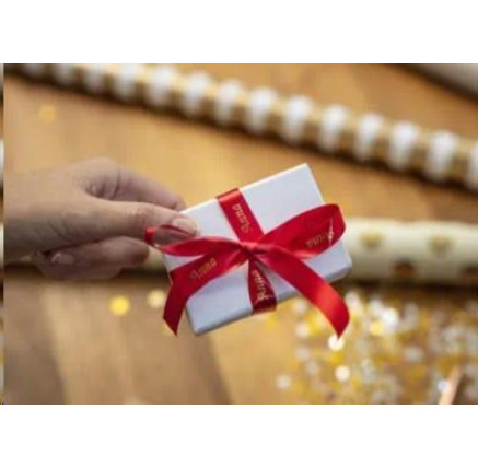 BROTHER TZE-RW34 - kazeta TZ šířky 12mm, TEXTILNÍ páska 4m- pro tvorbu dárků - NELEPÍCÍ -ČERVENÁ PÁSKA ZLATÝ POTISK gold BROTHER TZE-RW34 - kazeta TZ šířky 12mm, TEXTILNÍ páska 4m- pro tvorbu dárků - NELEPÍCÍ -ČERVENÁ PÁSKA ZLATÝ POTISK gold